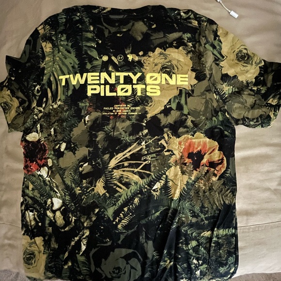 Twenty One Pilots Graphic T-Shirt - Picture 1 of 8